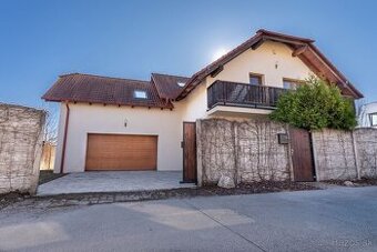 6-izbový rodinný dom s dvojgarážou v Malinove