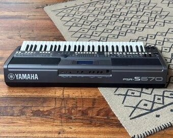 Yamaha PSR S670