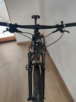 Horský bycikel cube karbon 23"