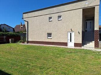 DOM s garážou - Čaňa - 2 bytové jednotky, 6 izb.,plocha 192