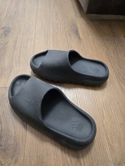 Yeezy slides onyx