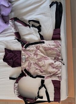 Zumbucca fialova ergonomický nosic