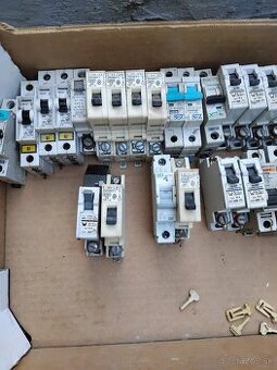 Ističe 1 a 3 polové.