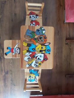 Detský stolík so stoličkami