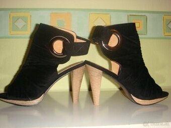 Čierne semišové topánky na vysokom podpätku,veľ.38