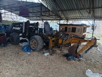 Hydraulický nakladač z podkopovou lyzicou