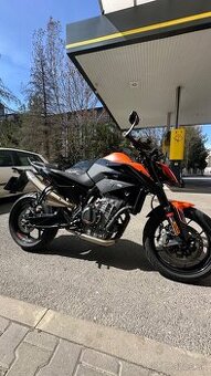 KTM DUKE 890