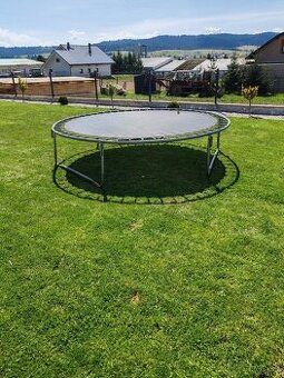 Darujem trampolinu
