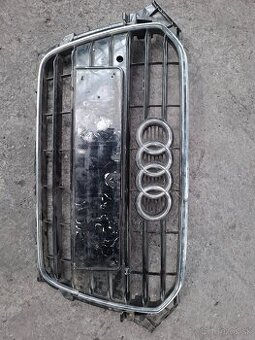Maska audi prasknuté na spodku viď foto Cena 50eur