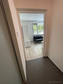 prenajmem 1 izbový byt v centre Dunajskej Stredy