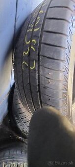 Predam letne pneu 3x 235/65R17 Bridgestone