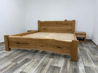 Luxusná dubová posteľ