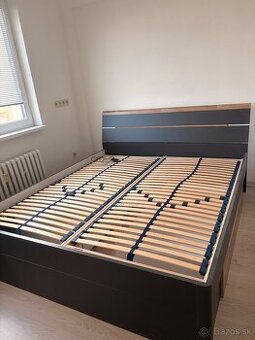 Manželská posteľ 180x200
