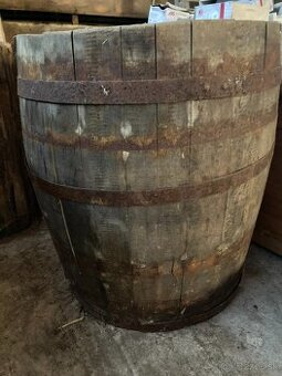 Váha, sudy, komoda, korýtka, truhlice