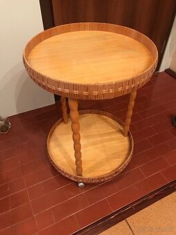 Servírovací stolík