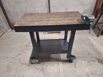 🔧 Predám masívny dielenský pracovný stôl na kolieskach 🔧