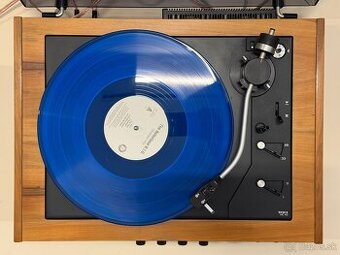 Gramofón Tesla NZC 431