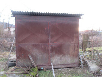 Plechova stavebna buda