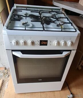 Predám kombinovaný šporák zemný plyn/elektrika