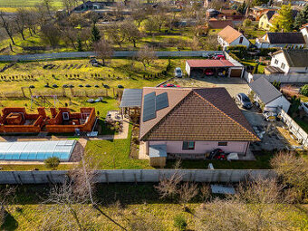 Na predaj rodinný dom s bazénom v obci Macov