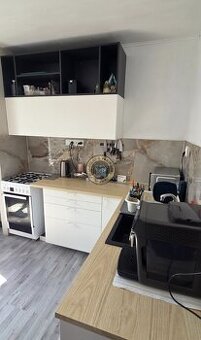 NA PREDAJ, čiastočne zrekonštruovaný 3i byt, GESSAYOVA, BA V