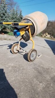 Predám spoĺahlivú nemeckú miešačku na 220 voltov.