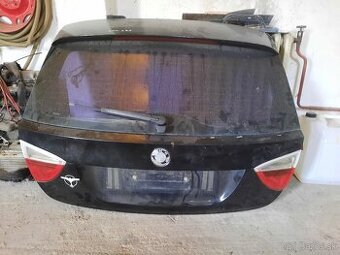 BMW E91 zadny kufor,kapota. cierna farba,