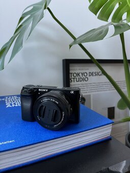 Sony A6000 + 16-50mm kit objektív + príslušenstvo