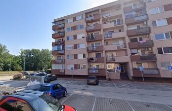 parkovacie státie pred novost. Betliarska 8B