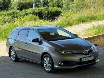 Toyota Auris combi 1.6 97kW, 8/2015 kup.SR 106tis.km