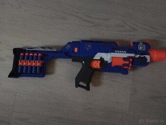 Nerf elite blaster s bubnovým zásobníkom