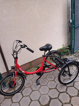 Trojkolesový elektrobicykel