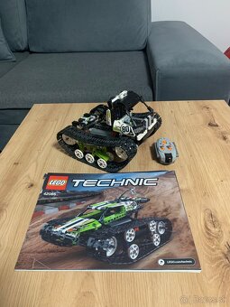 Lego technic pásový pretekár 42065
