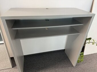 Darujem vysoký prezentačný stôl