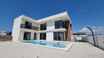 Moderná vila s bazénom a krásnym pozemkom, Zaton /Chorvátsko