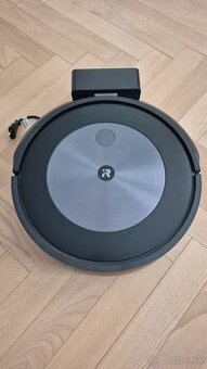 Robotický vysávač Roomba J7