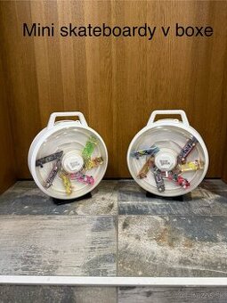Mini skateboardy v púzdre a rampa