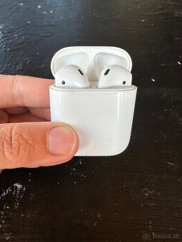 AirPods Apple