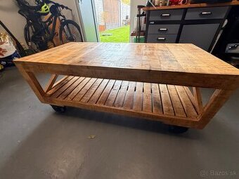 Masivny konferenčny stolik z mangového dreva