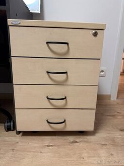 Darujem kancelársku skrinku so zásuvkami