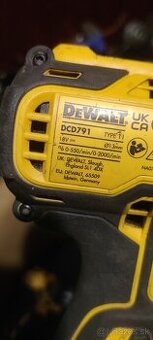 Predám 2× akú vŕtačku dewalt bez uhlikove