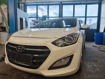 Hyundai i30 kombi 1.4i 73 kw rok 2014 biela
