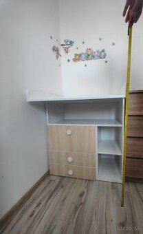 Prebaľovací pult
