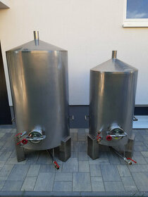 5x cisterny / nádrže na víno - 3x 600 l, 2x 300 l (SADA)