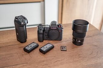 Panasonic Lumix S1R, objektív 50mm f1.8, battery grip, TOP