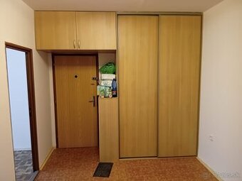 Darujem za odvoz vstavané skrine