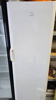 Predam chladnicku INDESIT