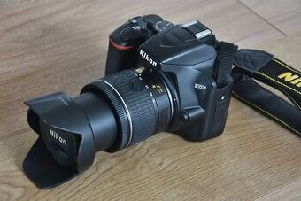 Nikon D3500 s bluetooth + rychly Af-p VR objektiv - 7 tis.sn