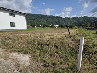Predam stavebny pozemok Teplicka nad Vahom, uplna rovina