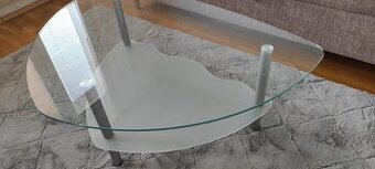 sklenený konferenčný stolík